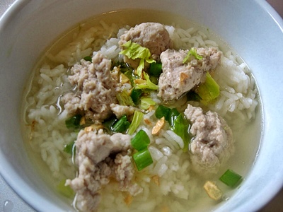 Kao Tom Muh, ist eine Reissuppe mit Schweinefleisch